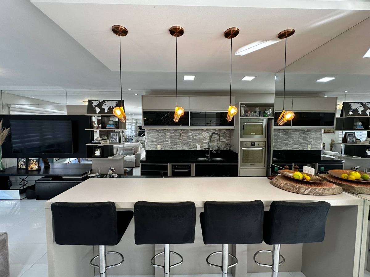 Casa à venda com 3 quartos, 150m² - Barra,Balneário Camboriú