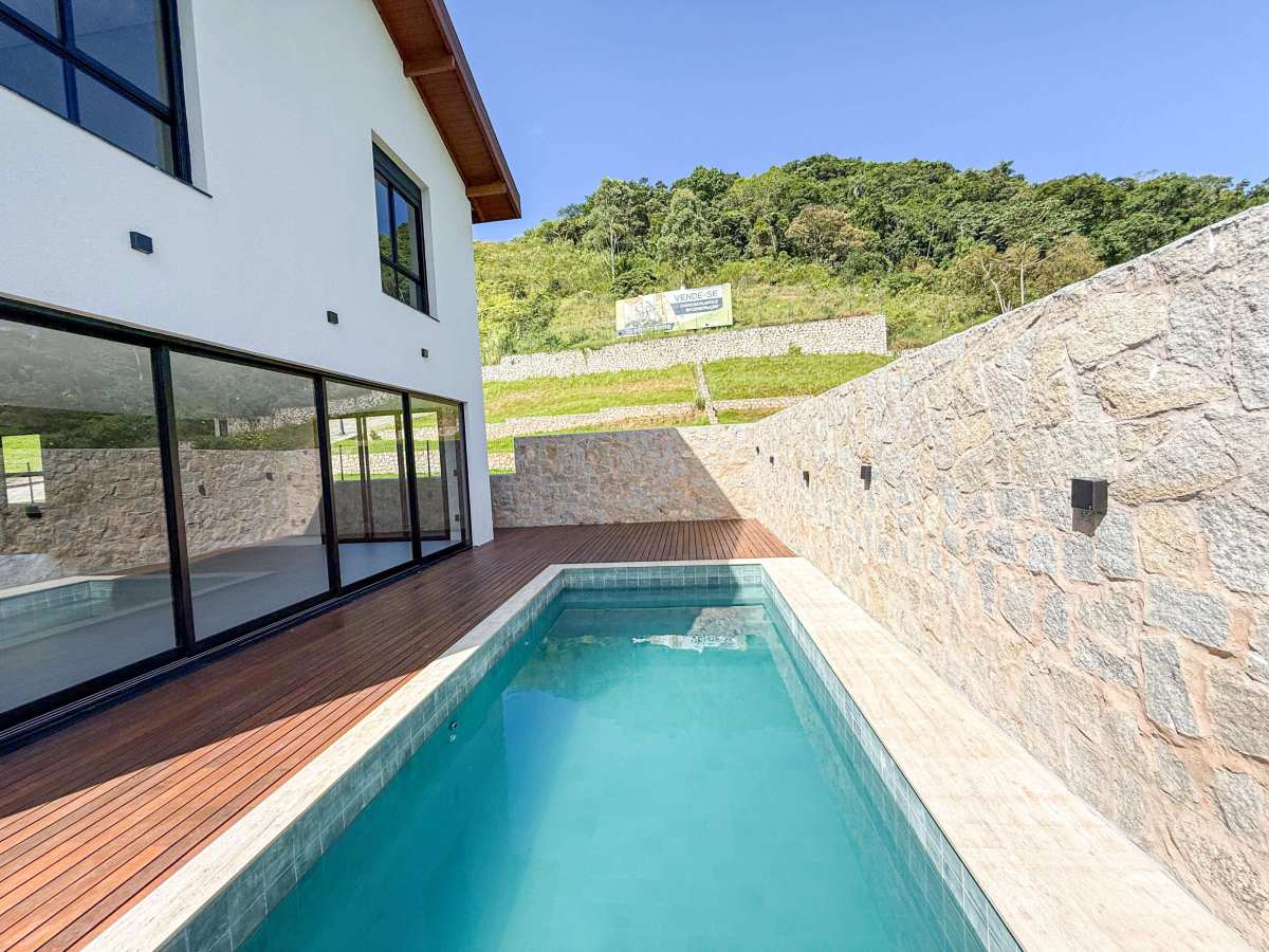  - Casa Alto padrão em Condomínio - Itapema SC