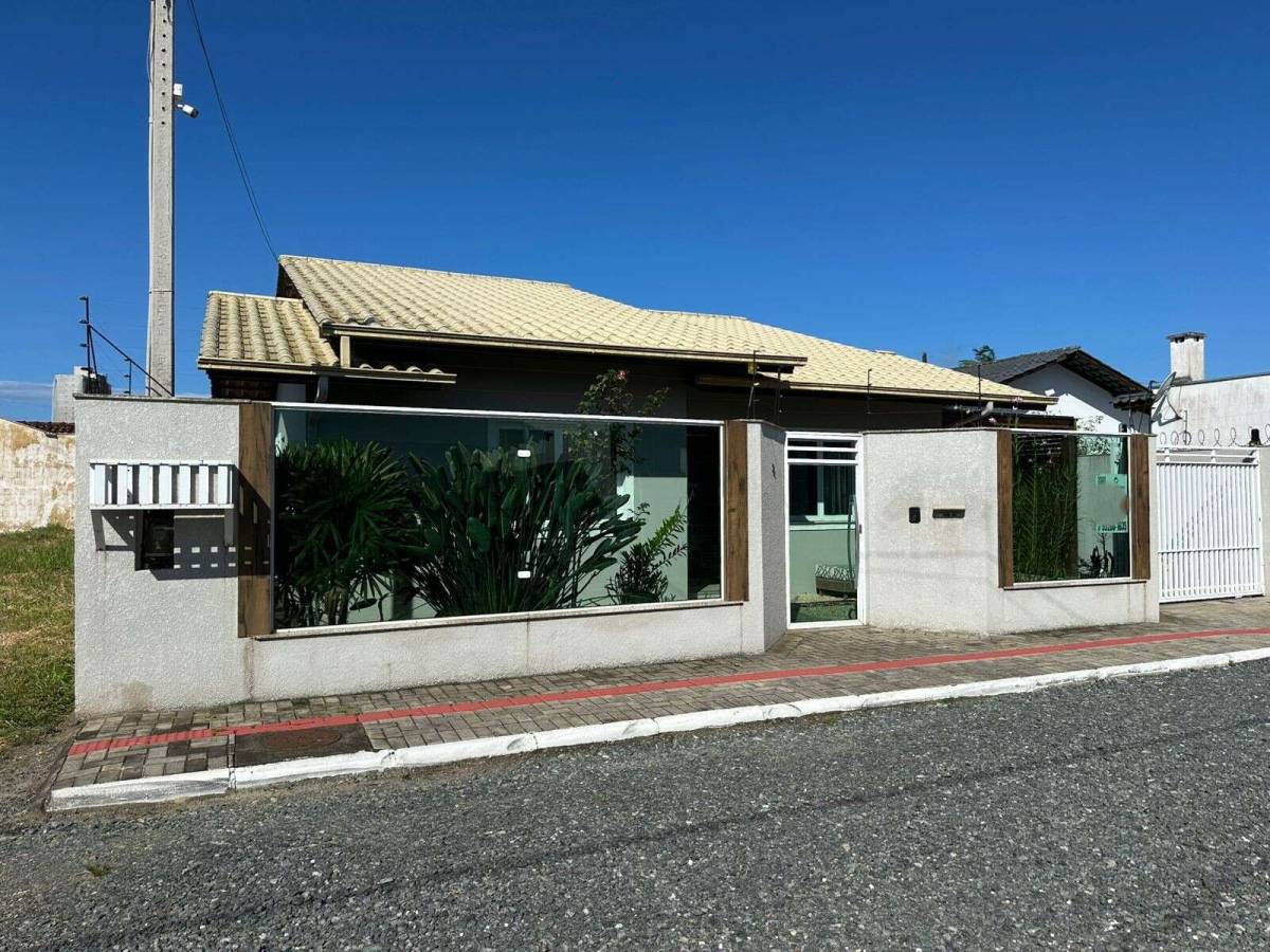  - CASA PRÓXIMA AO RIO |CENTRO | BAL. PIÇARRAS SC