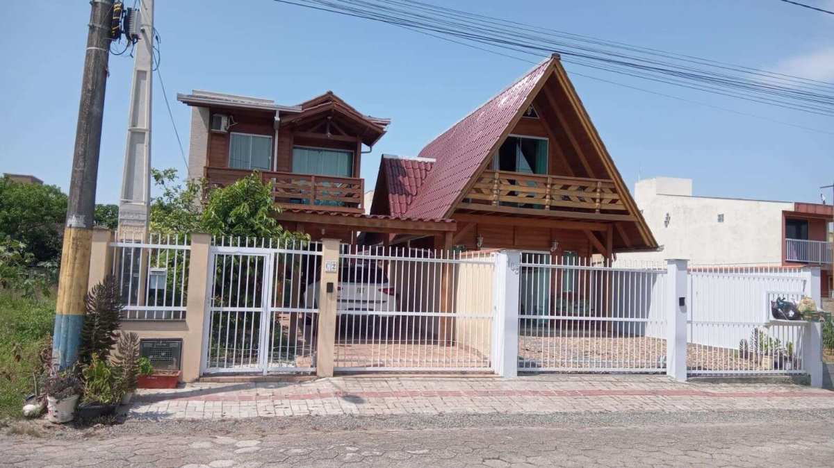 Casas de Praia | 80m da Praia | Navegantes SC - Rubin & Silva Imóveis