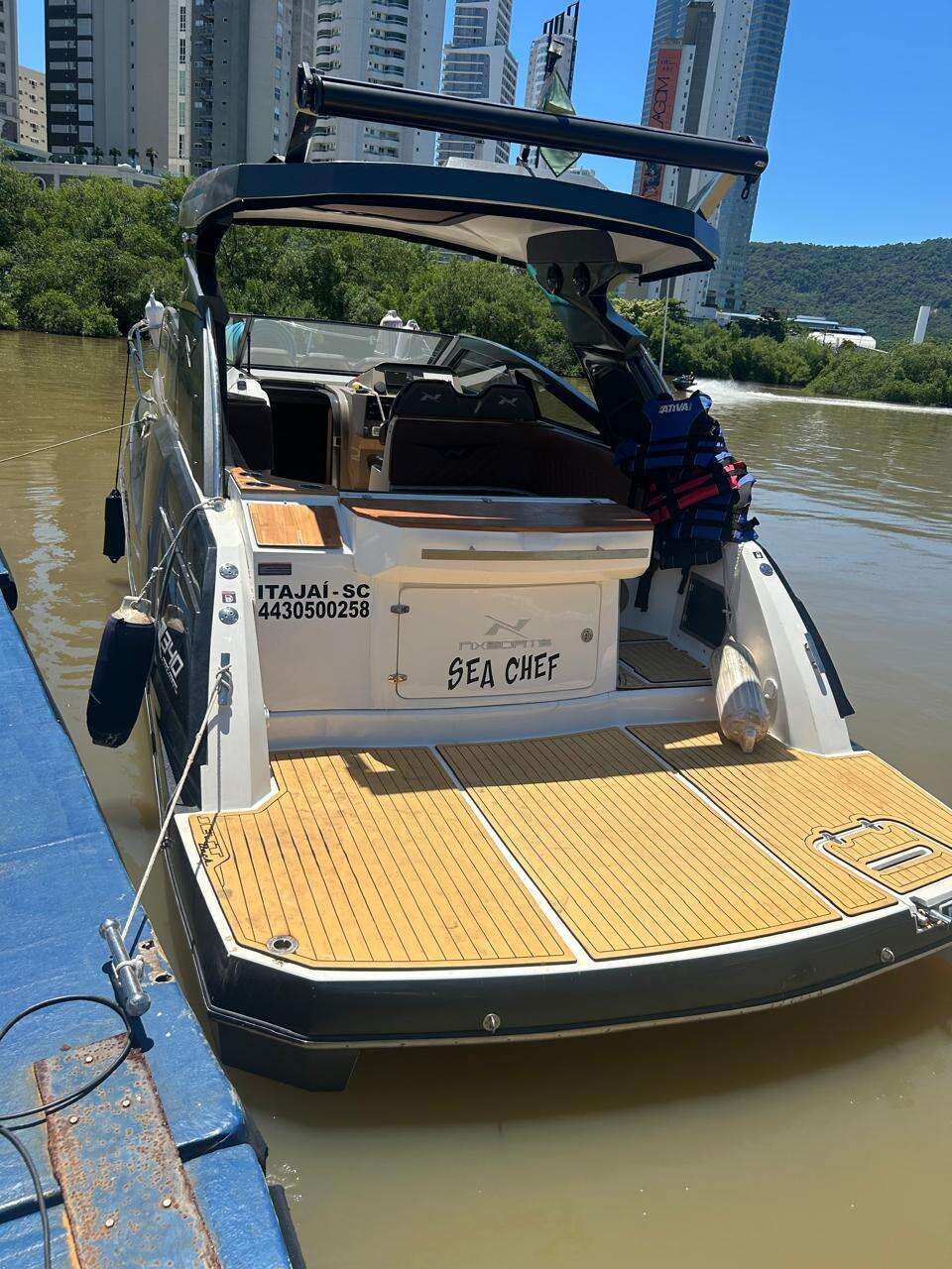 Lancha/Barco à venda - ,