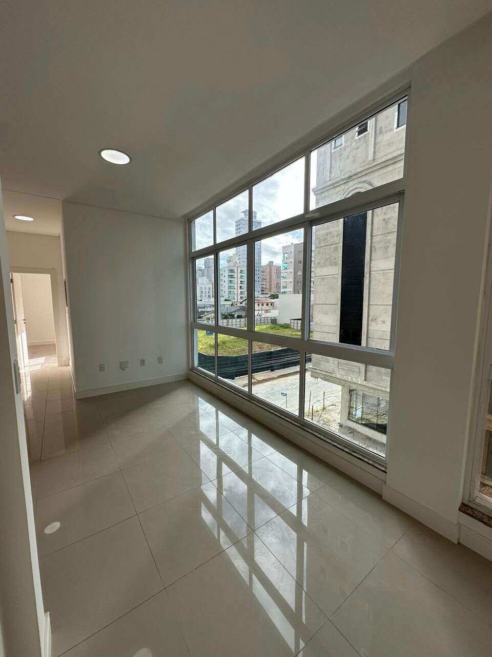 Apartamento à venda com 2 quartos, 73m² - Meia Praia,Itapema